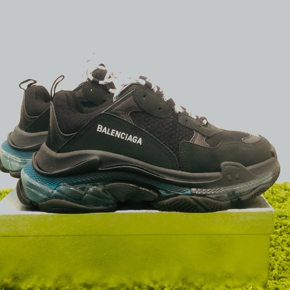 BALENCIAGA TRIPLE S SNEAKER 'TRIPLE BLACK' - Picture 1 of 10